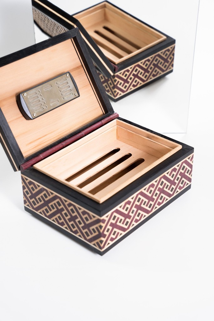Cigar humidor — detail