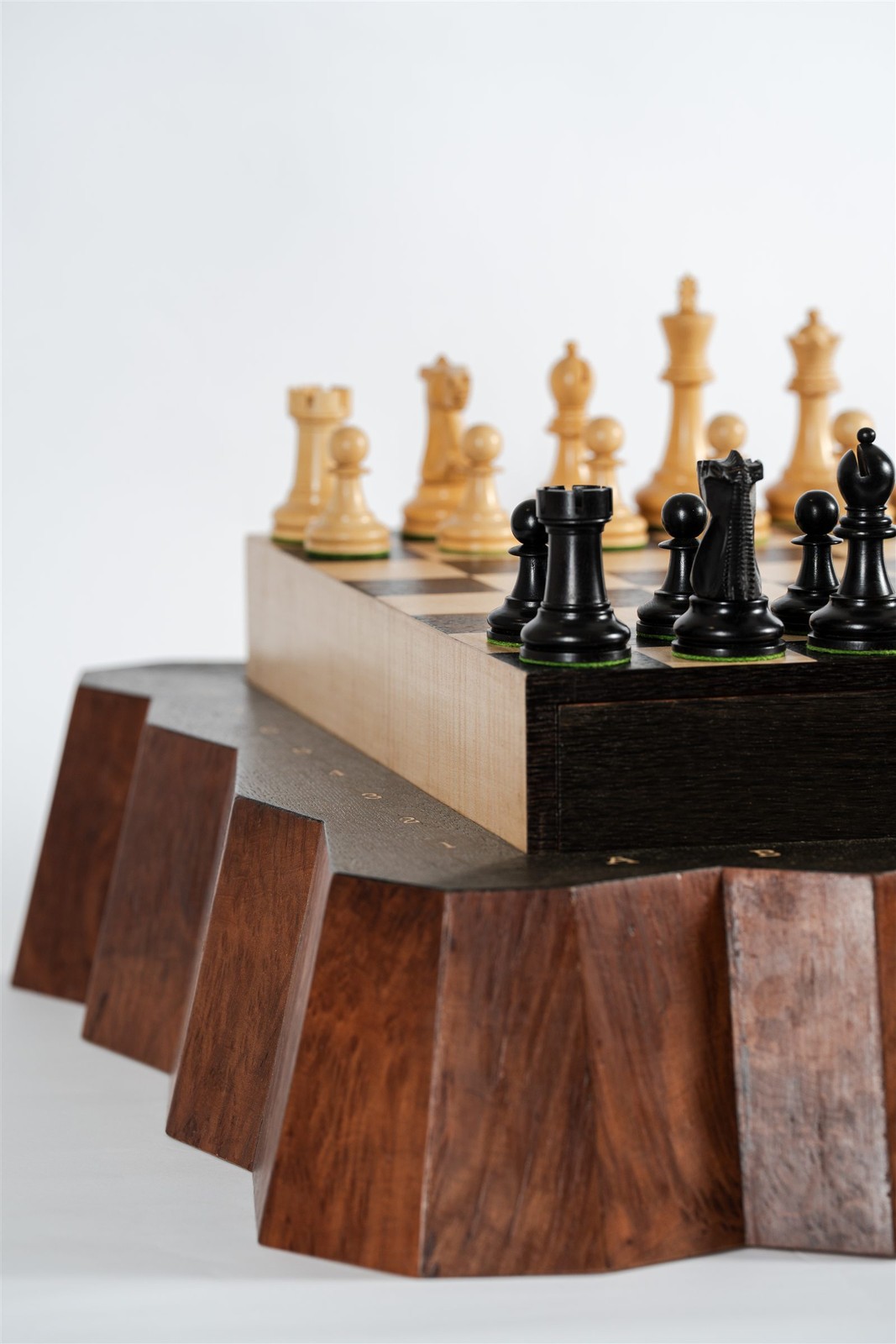 Chessboard 2.0 by EBANIA