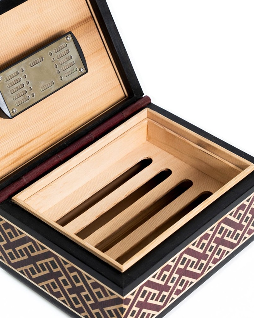 Cigar humidor — detail